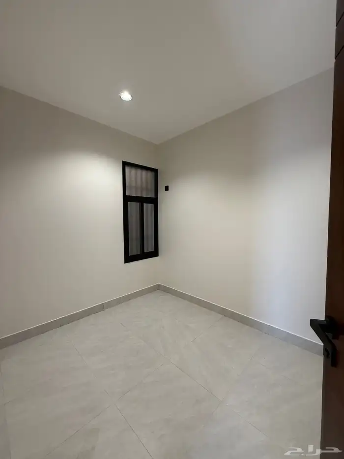 للبيع ارواف علويه بملحق وشقق ارضيه ببايكة سيارة ف احد رفيده 26