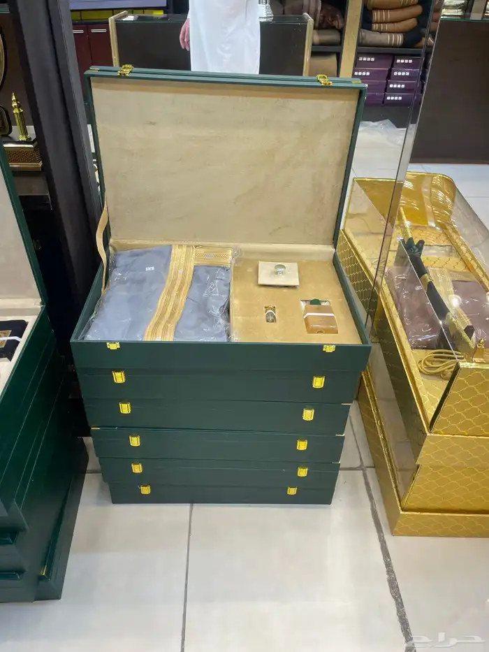 هدايا زواج ترقية تقاعد تخرج بشت شتوي سيوف دروع 98