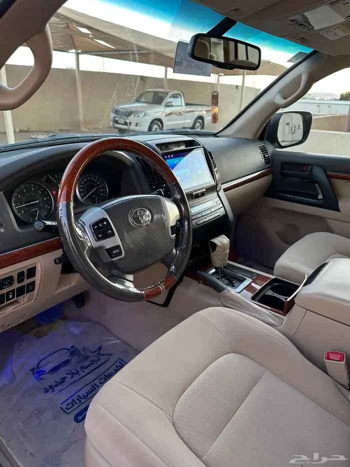 لاندكروزر صالون 2014 بريمي للبيع 5