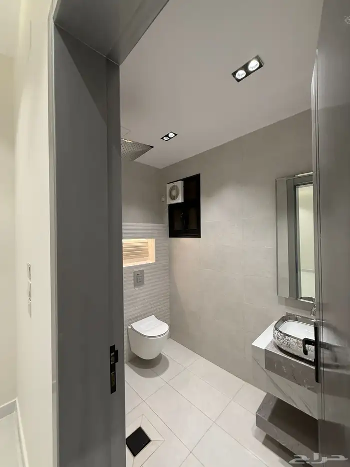 للبيع شقق أرضيه وشقق علويه بحي المعارض طريق ابها الخميس 16