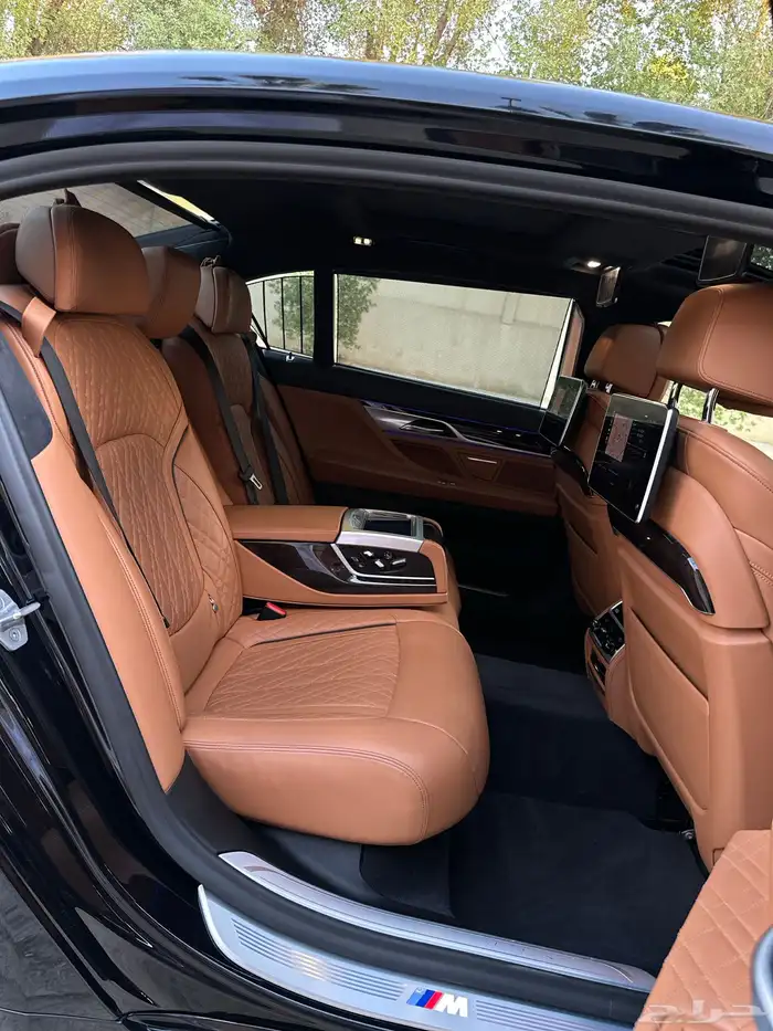 بي ام 740iL 2021 47