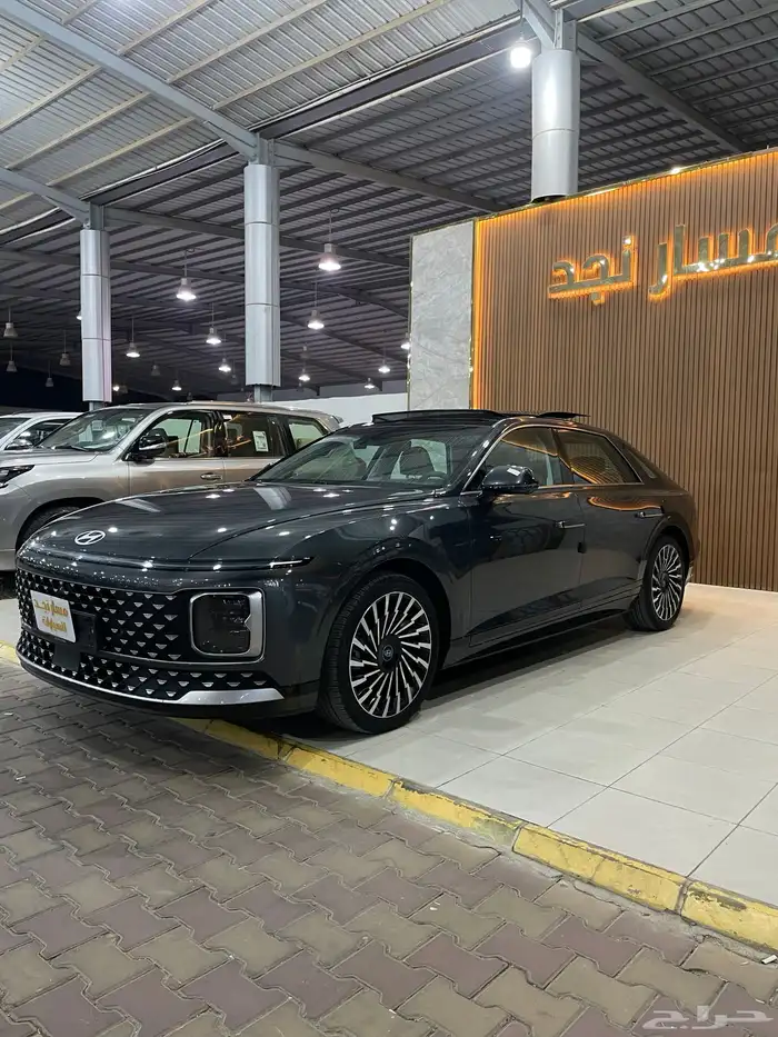 ازيرا موديل 2023 بريميوم V4 4