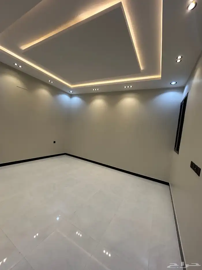 للبيع ادوار ارضي بحوش وارواف علويه بملحق دره الموسي 18