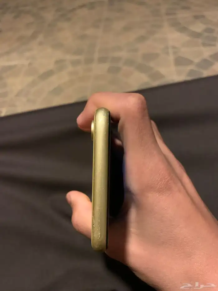 ايفون اكس ار iPhone XR لون اصفر البطاريه 75  السعه 128G 4