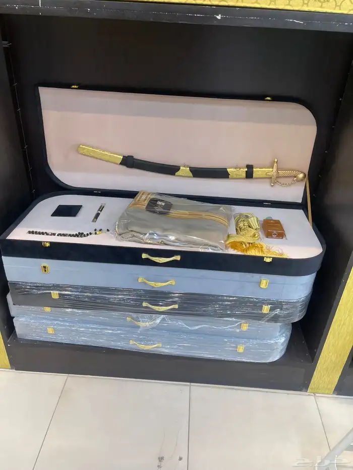 هدايا زواج ترقية تقاعد تخرج بشت شتوي سيوف دروع 95