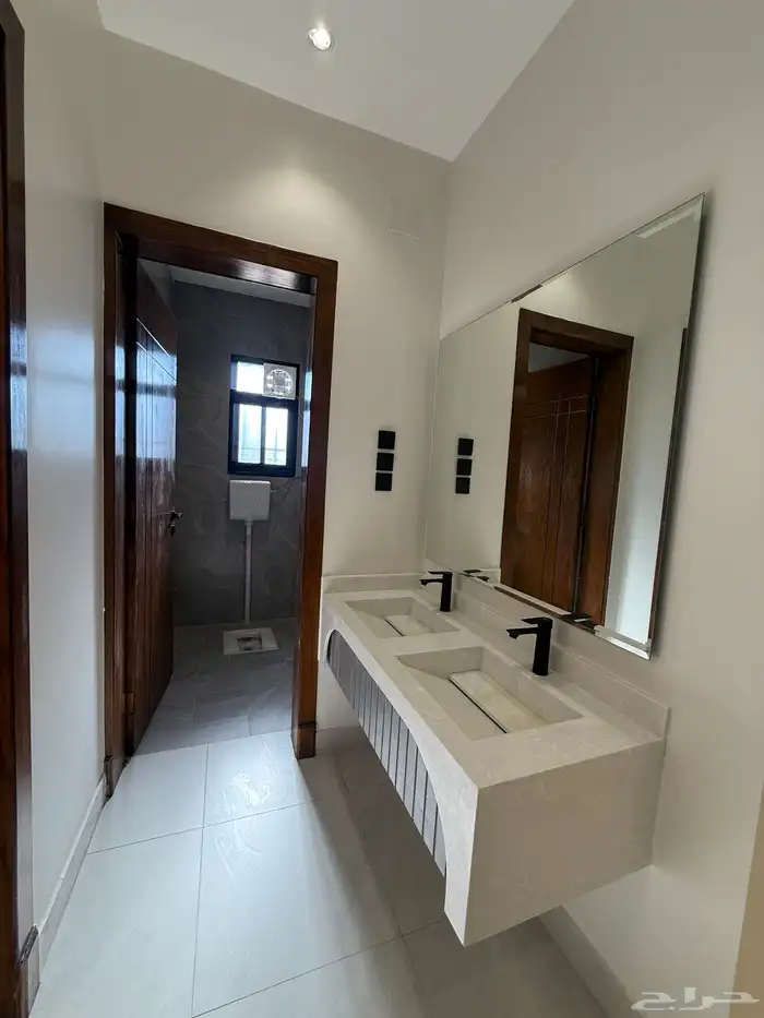 للبيع ارواف علويه بملحق وشقق ارضيه ببايكة سيارة ف احد رفيده 23