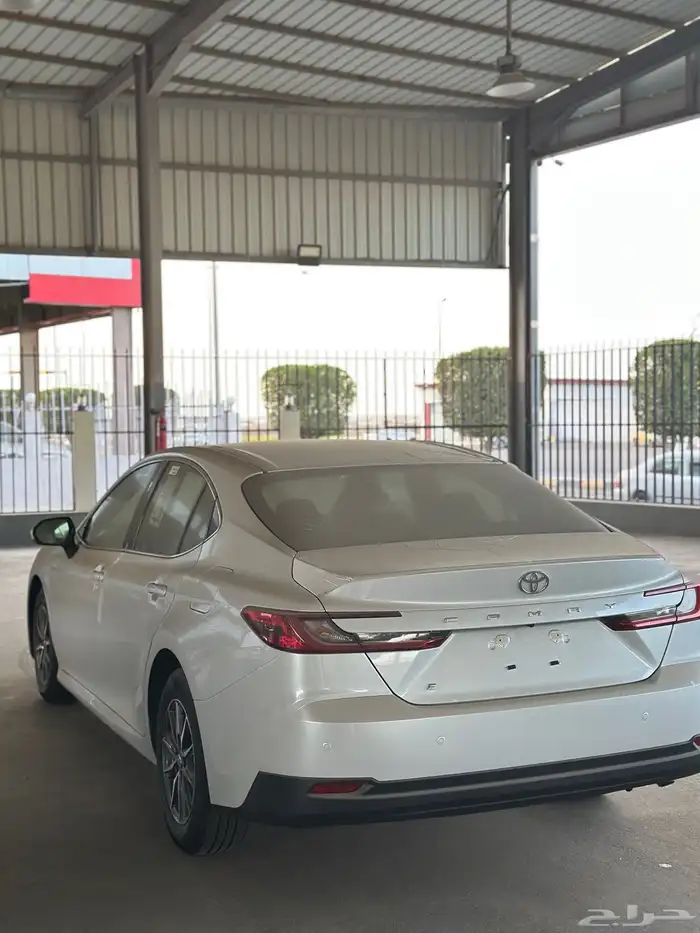 للبيع كامري 2025 E ستاندر اصفار 3