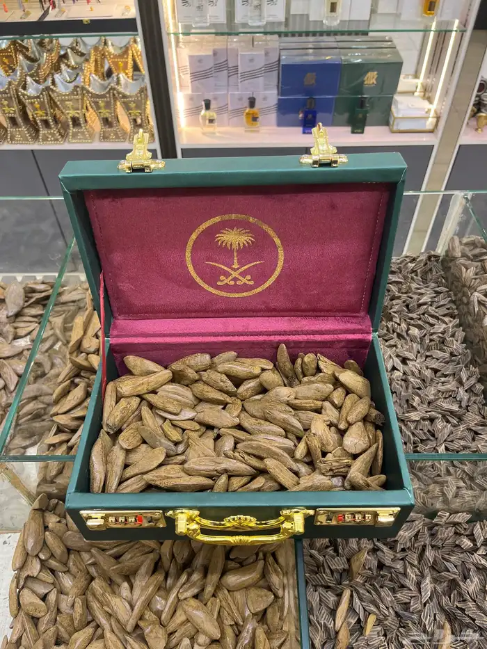 نصف كيلو عود مروكي مجالس مع علبه اهداء 2