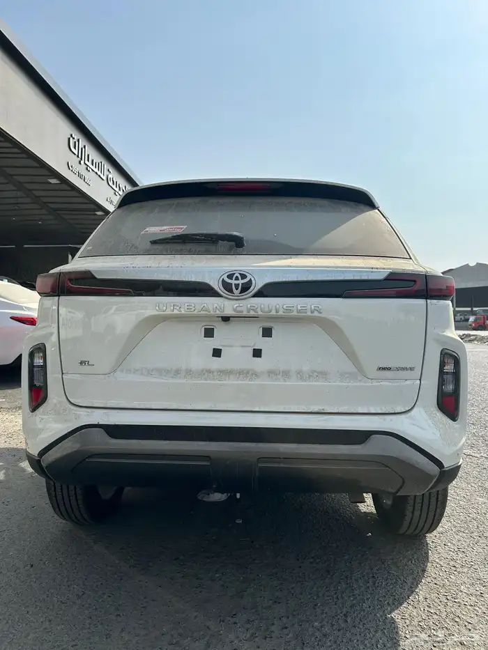 تويوتا اوربان كروزر استاندر ابيض موديل 2026 4