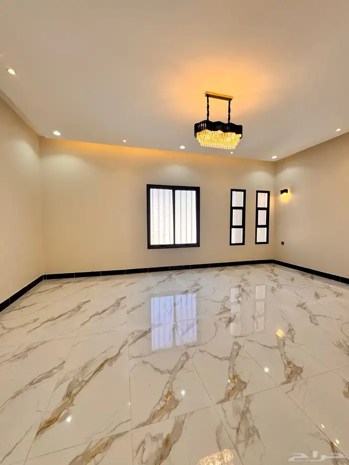 للبيع شقه 6 غرف مع سطح شارعين زاويه من 520 الف بالخميس 7