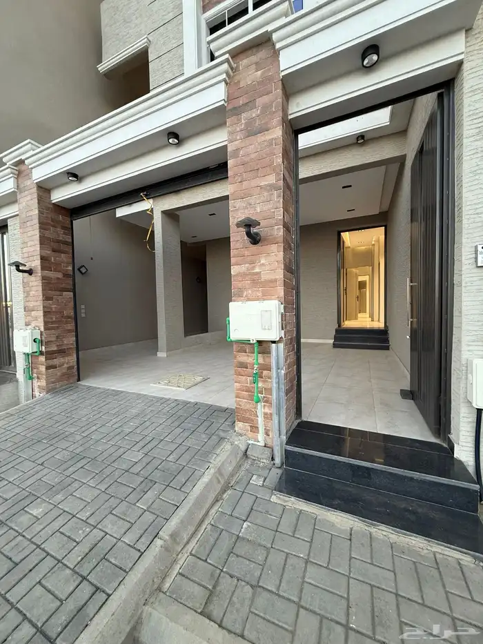 للبيع شقق أرضيه وشقق علويه بحي المعارض طريق ابها الخميس 1