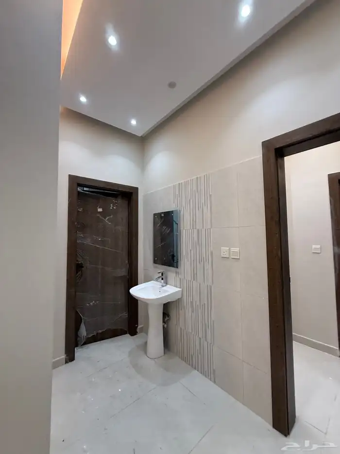 دور فاخر للبيع حي المحيسن النموذجي مقابل القطار شارعين 34