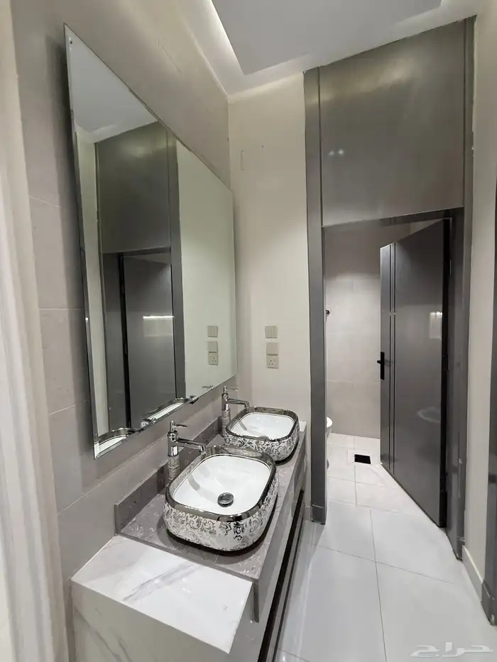 للبيع شقق أرضيه وشقق علويه بحي المعارض طريق ابها الخميس 22