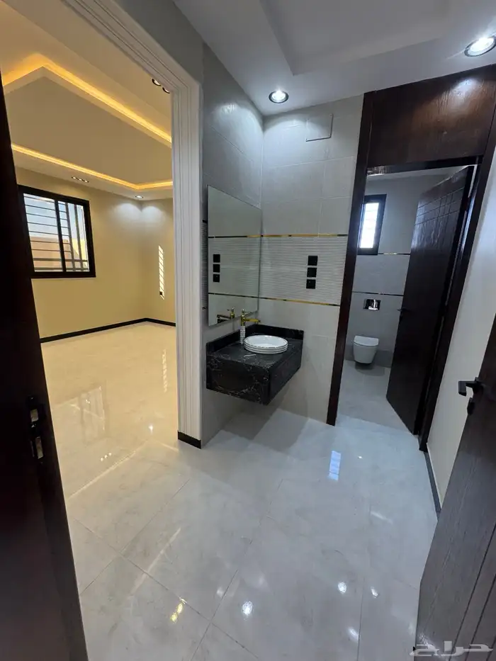 للبيع روف علوي دور ثاني مع ملحق(9 غرف )حي دره الموسى 700الف 33