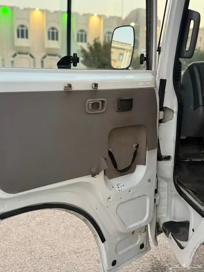 باص نيسان كوستر 2014 ديزل 30 راكب نضيف 14