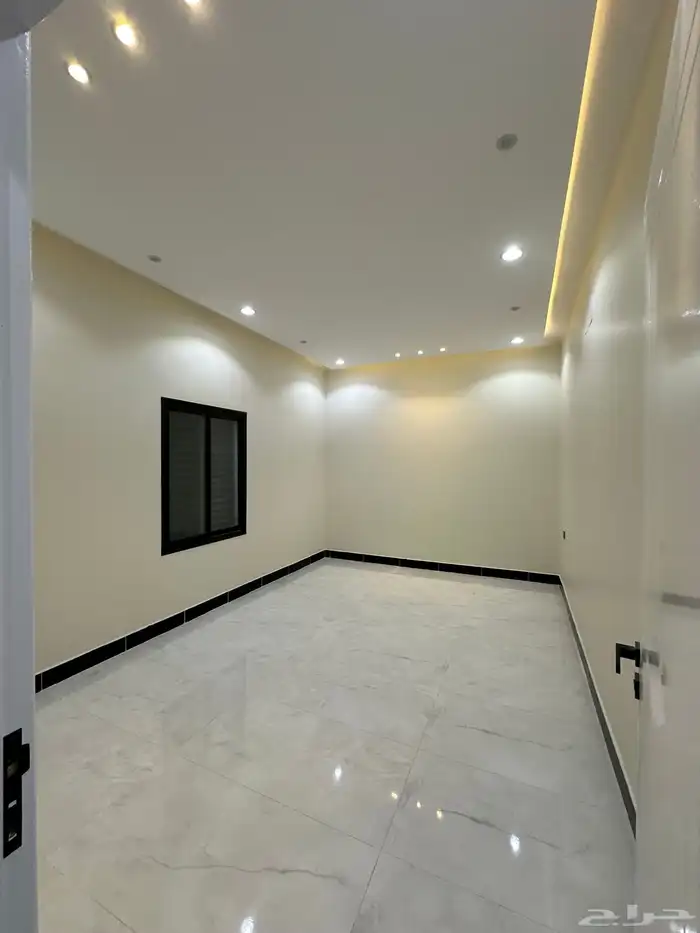 للبيع روف علوى بمدخل سياره مكون من 9 غرف بخميس مشيط 19