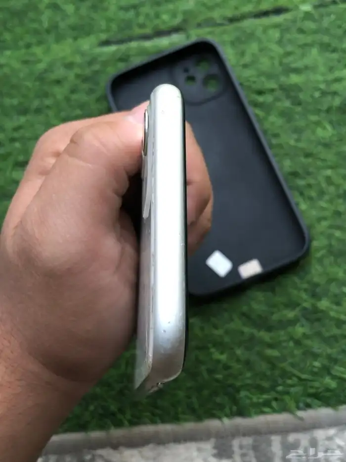 ايفون 11 للبدل او البيع نضيف شرط 4