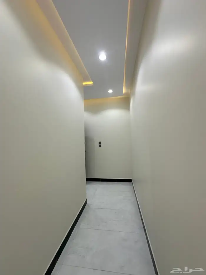 للبيع روف علوى بمدخل سياره مكون من 9 غرف بخميس مشيط 5