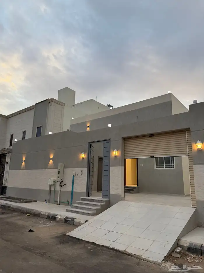 دور فاخر للبيع حي المحيسن النموذجي مقابل القطار شارعين 4