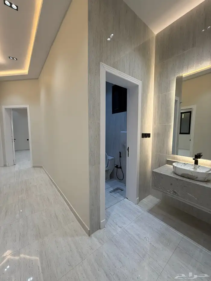 للبيع دور أرضي بحوش خاص 6 غرف مقابل نادي ضمك الرياضي 15