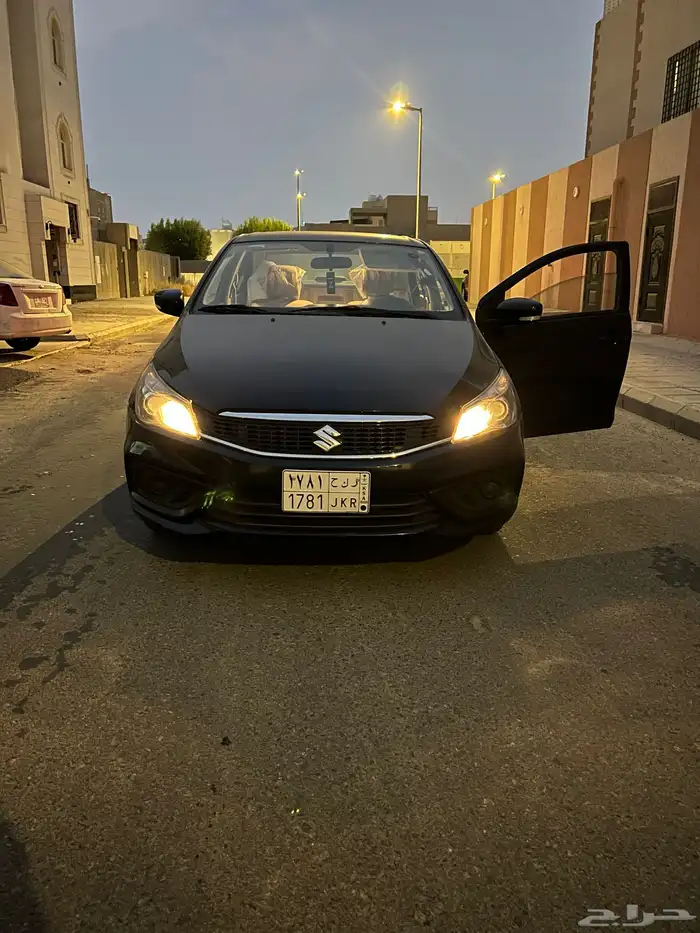 سوزوكي سياز 2024 لون أزرق 2