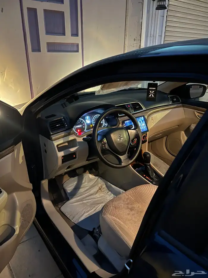 سوزوكي سياز 2024 لون أزرق 1