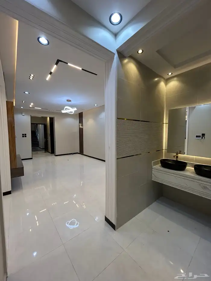 للبيع ادوار ارضي بحوش وارواف علويه بملحق دره الموسي 35