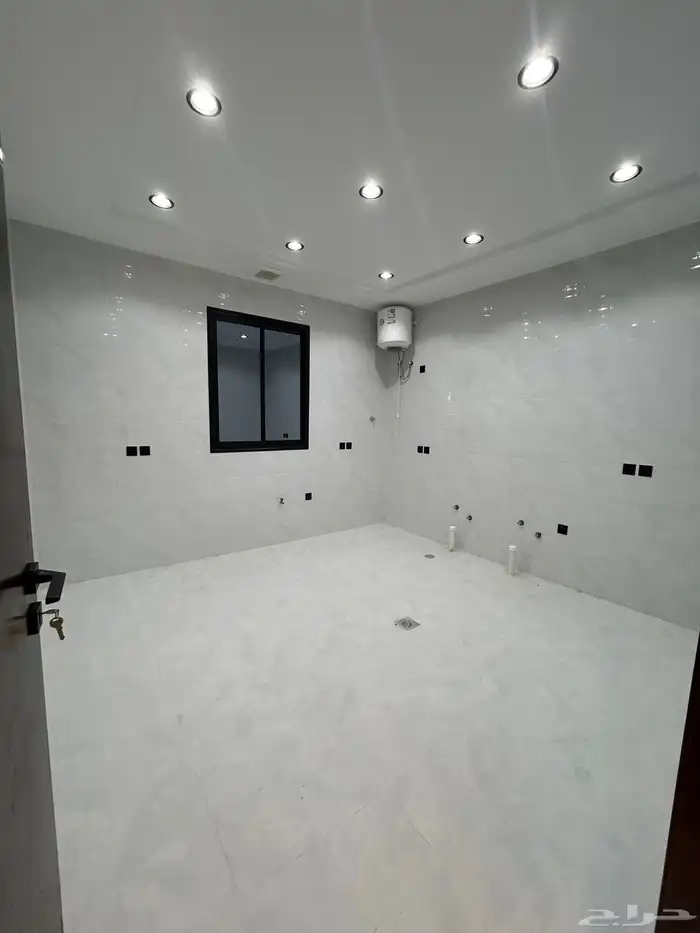 للبيع ادوار ارضي بحوش وارواف علويه بملحق دره الموسي 3