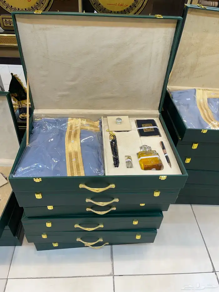 هدايا زواج ترقية تقاعد تخرج بشت شتوي سيوف دروع 97