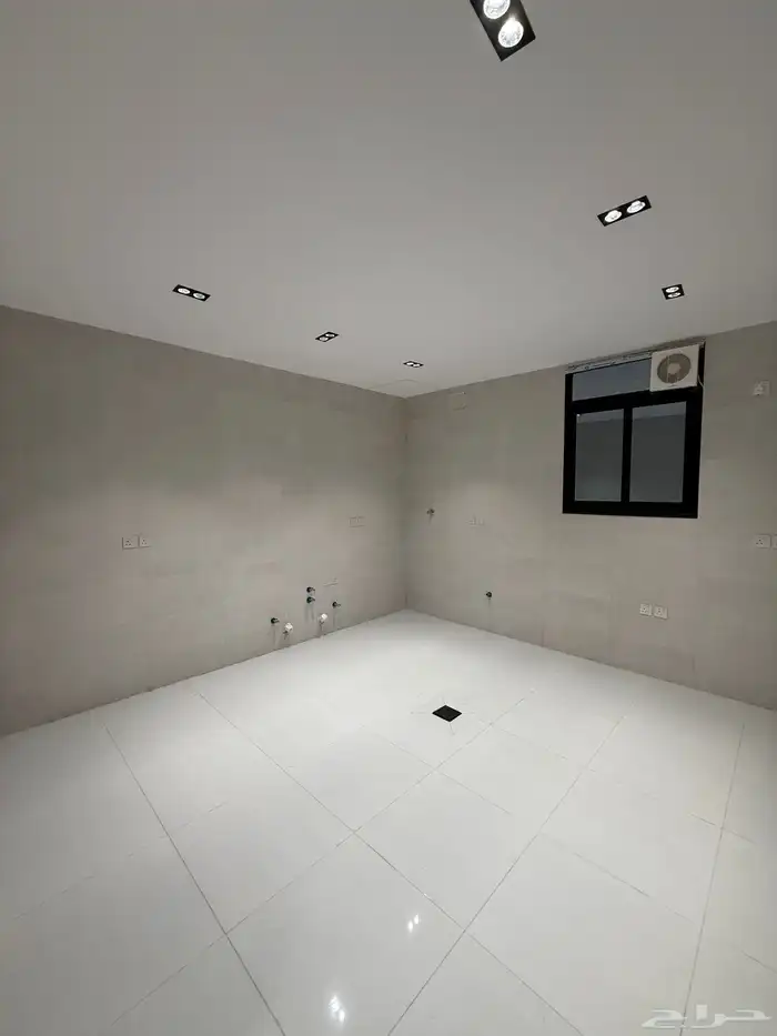 للبيع شقق أرضيه وشقق علويه بحي المعارض طريق ابها الخميس 8