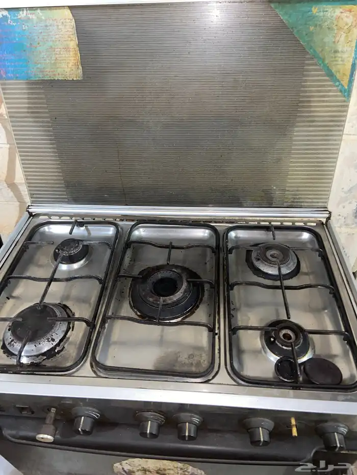 فرن نظيف وشغال الا عين وحده يبي لها صيانه بس 0