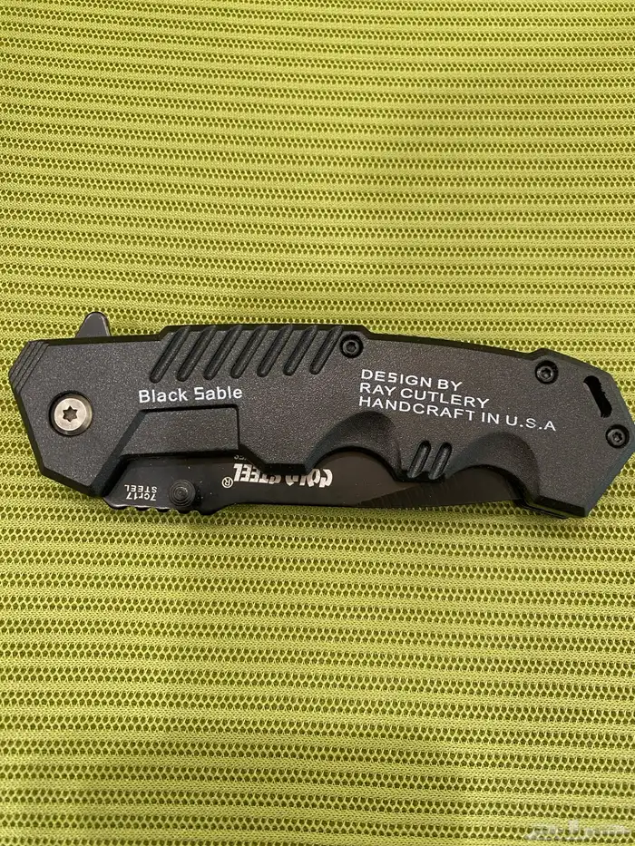 سكين صناحه امريكيه حده وخفيفه ولها تأمين أثناء الفتح 2