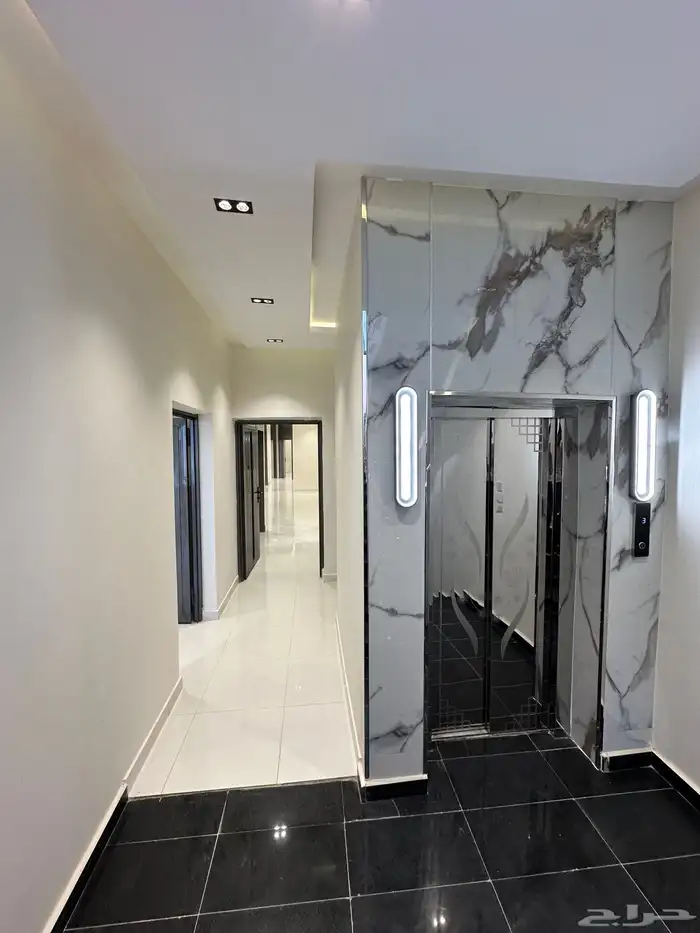 للبيع شقق فاخرة علي طريق ابها الخميس حي المعارض 5