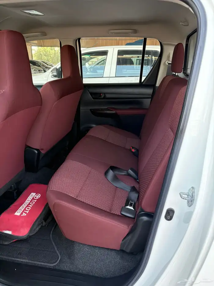 هايلوكس 2018 مرفق معها مجموعة هايلوكسات مخزنه 12