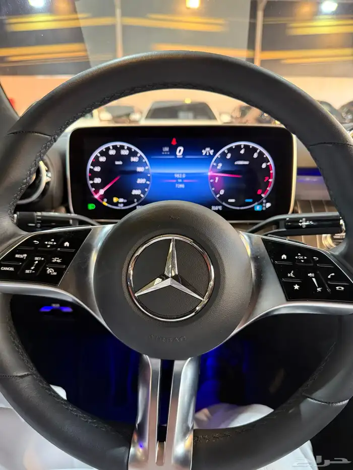 مرسيدس C300 2024 فل كامل فورماتك شبه وكالة 7000 كلم فقط 3