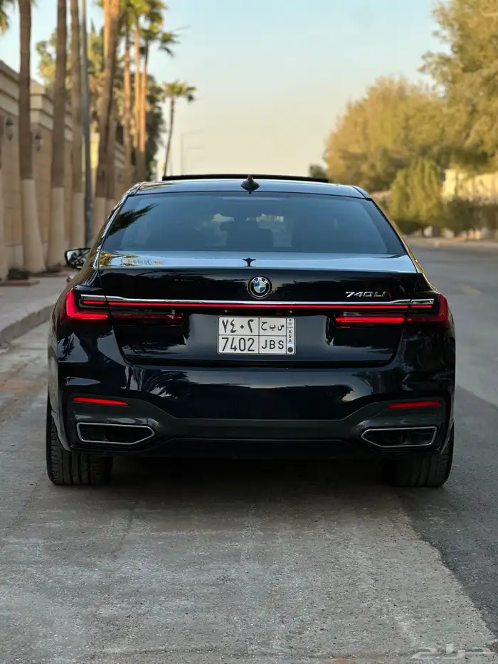 بي ام 740iL 2021 9