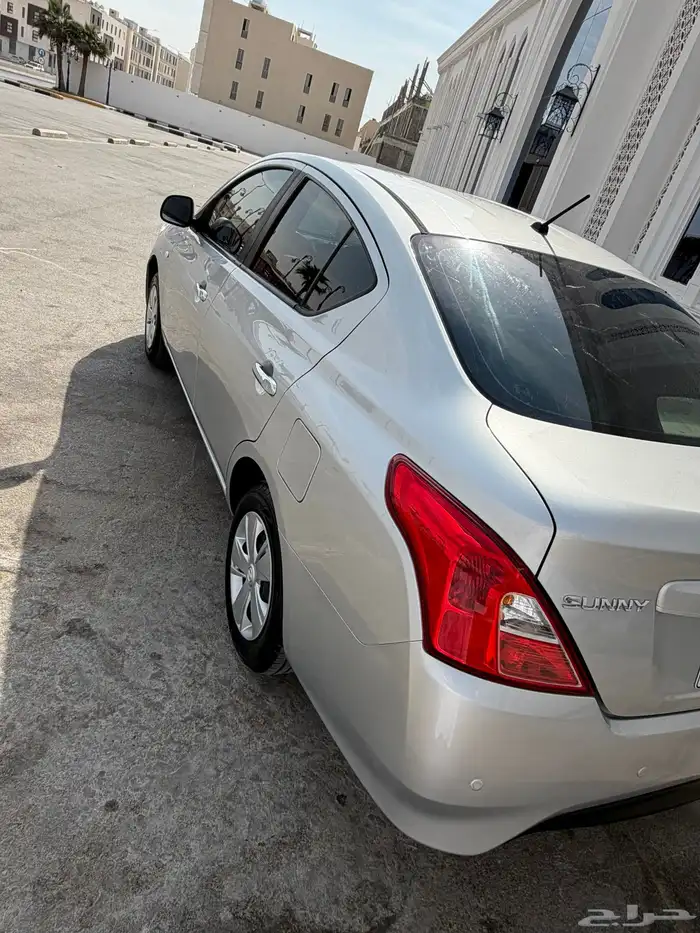 نيسان صني 12