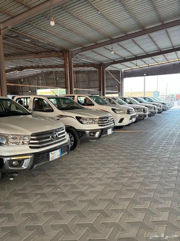 هايلوكس 2018 مرفق معها مجموعة هايلوكسات مخزنه 0