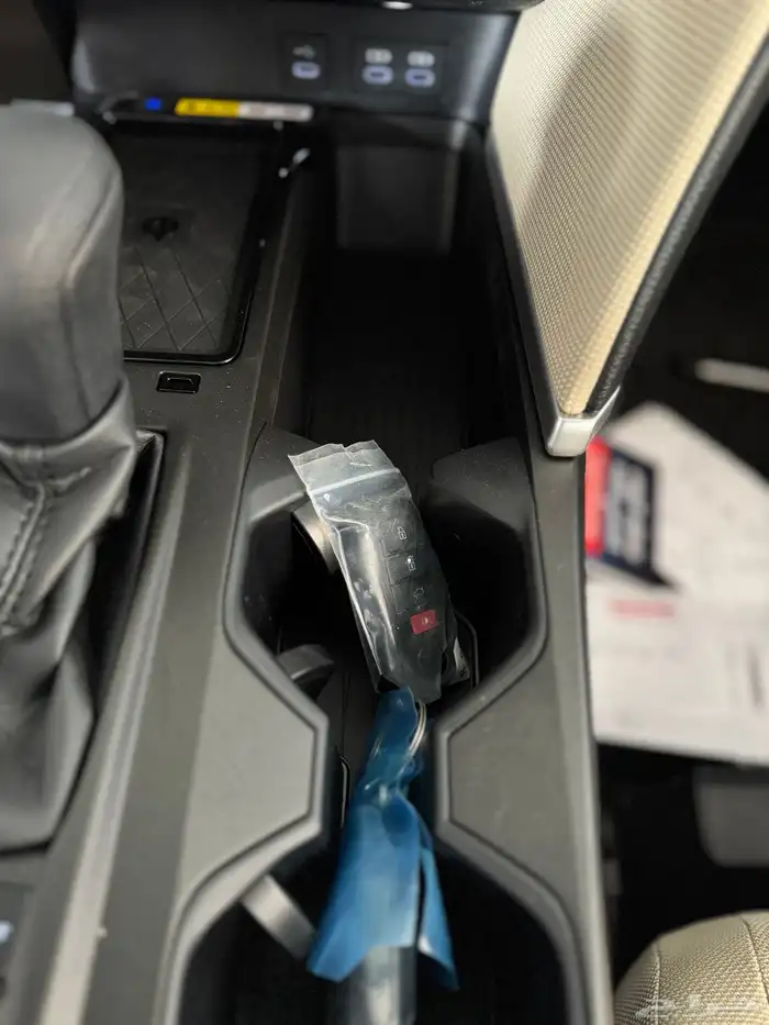 تويوتا   كامري E هايبرد2025 جديد سعودي 100.950 شامل الضريبة 15