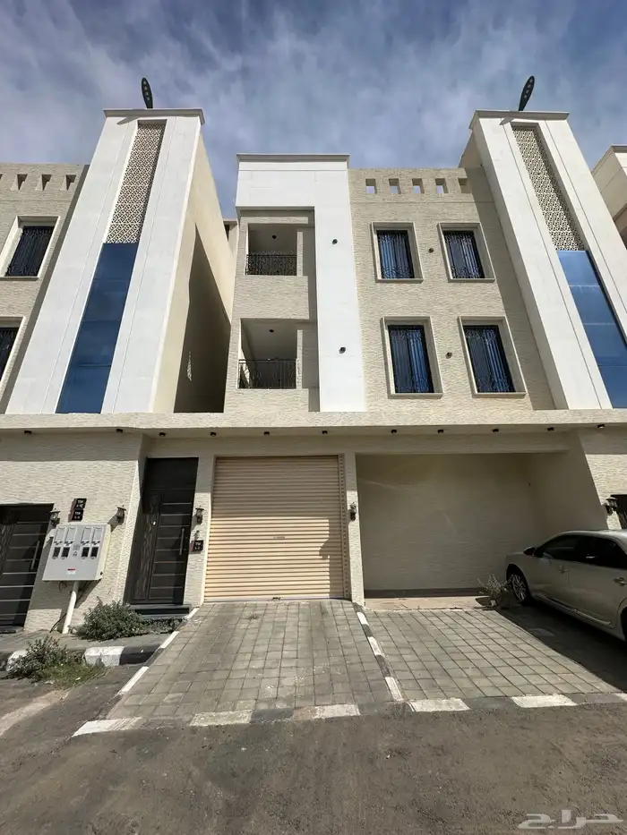 شقه ارشيه بمدخل سياره للإيجار بحى اليرموك مقابل نادى ضمك 0