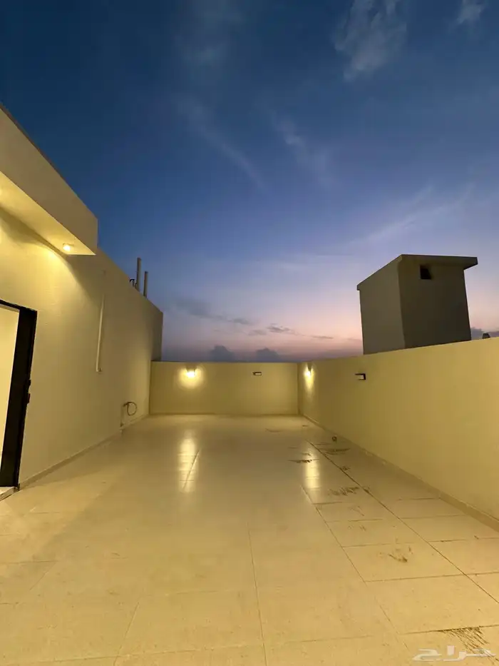 للبيع روف دور علوى وملحق بحى الوسام خميس مشيط 24