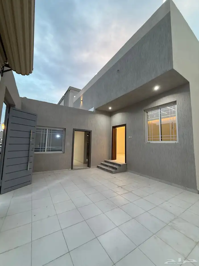 دور فاخر للبيع حي المحيسن النموذجي مقابل القطار شارعين 37