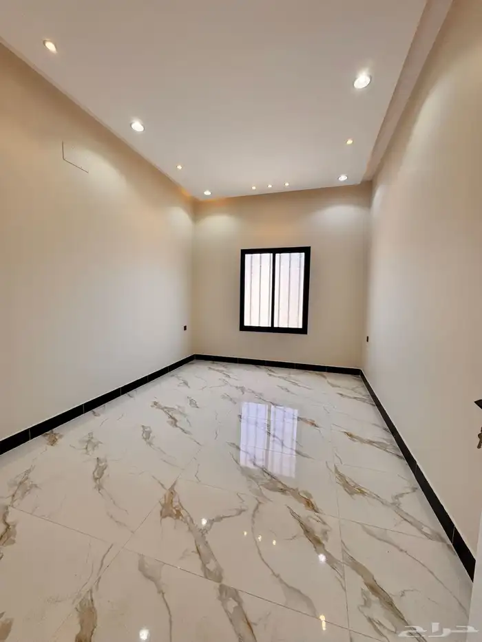 للبيع شقه 6 غرف مع سطح شارعين زاويه من 520 الف بالخميس 16