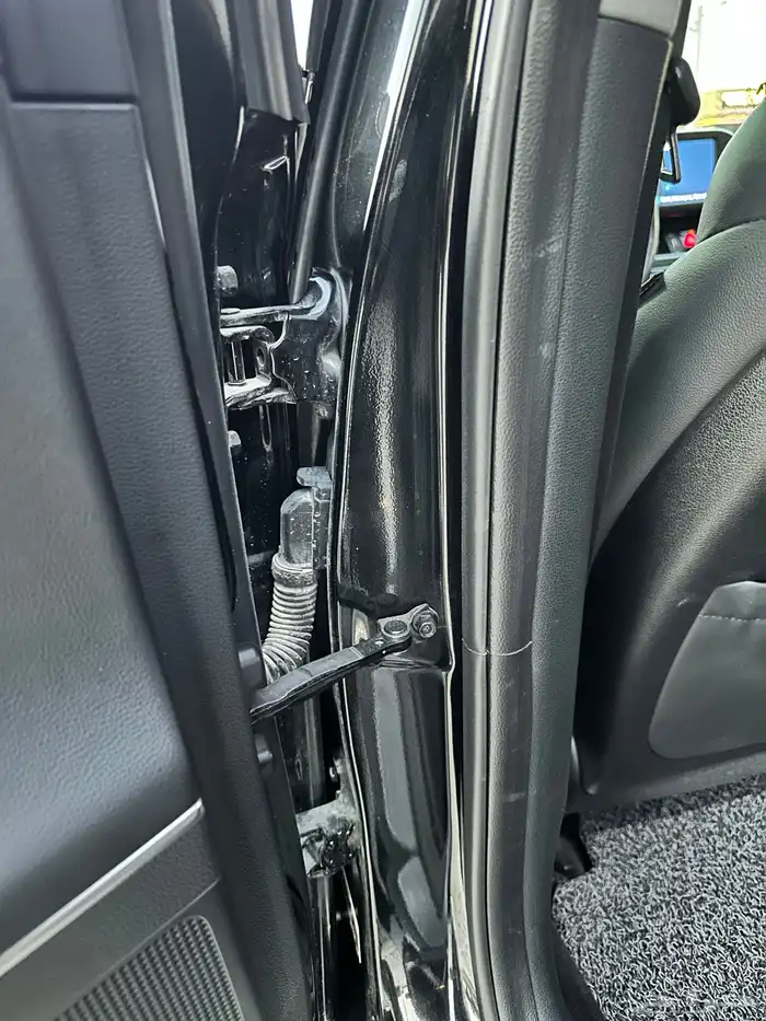 ازيرا 2019 للبيع او البدل بالحالة الراهنه 28