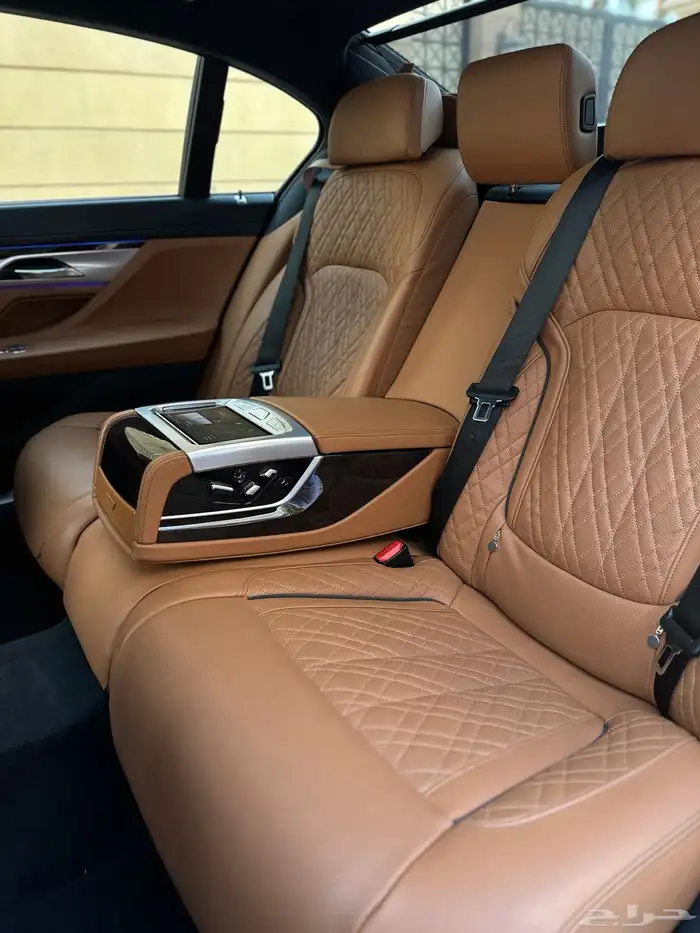 بي ام 740iL 2021 33