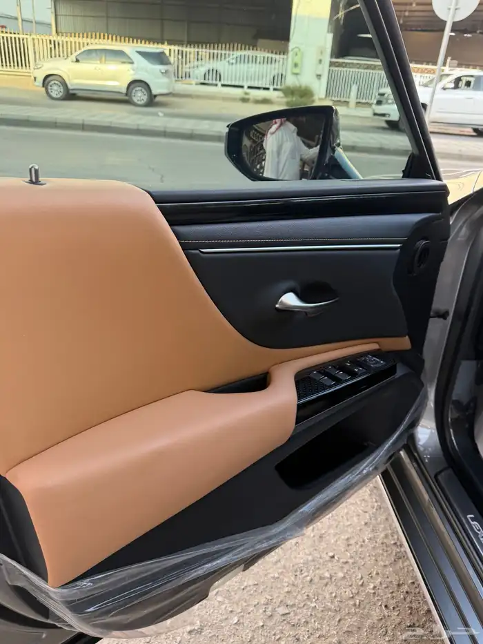 لكزس 2024 عداد 13 الف ES350 خليجي الساير 7