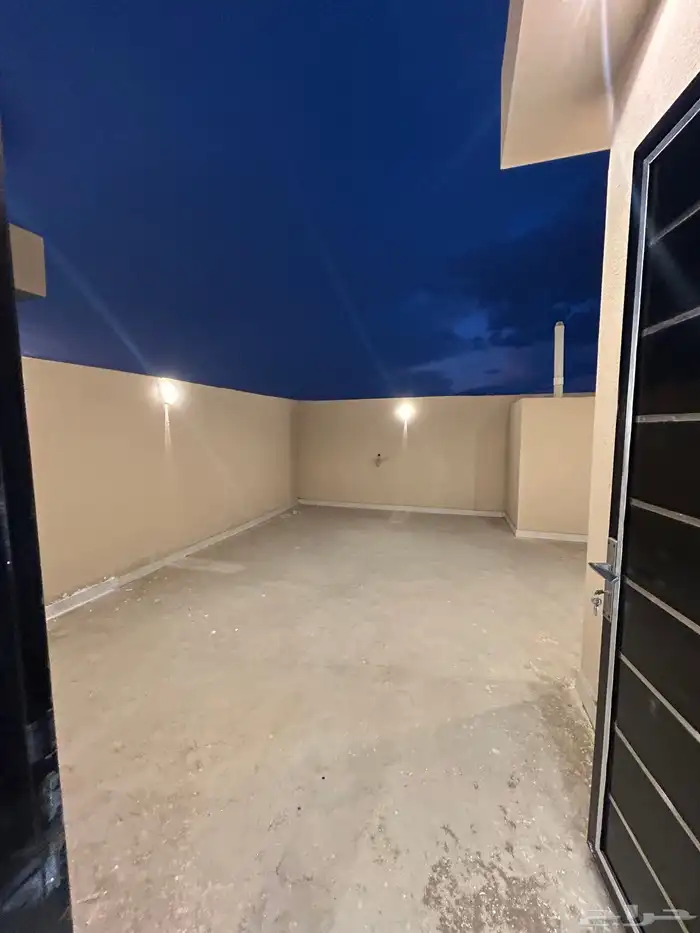 للبيع ادوار ارضي بحوش وارواف علويه بملحق دره الموسي 47