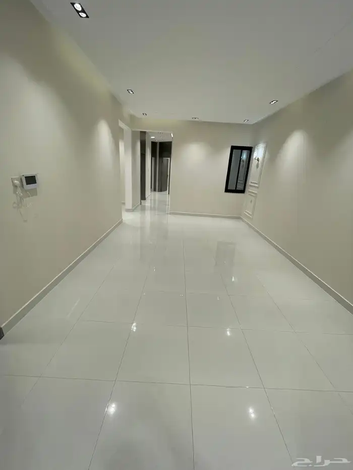 شقق ارضيه وعلويه تشطيب ممتاز واصل جميع الخدمات بحي المعارض 25