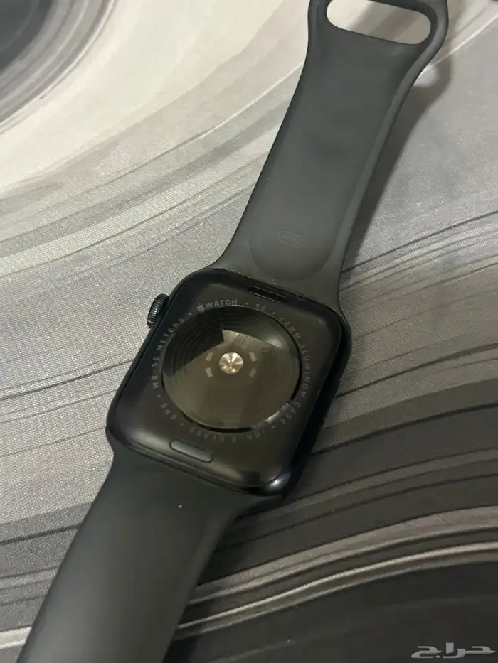 ساعة ابل se 3