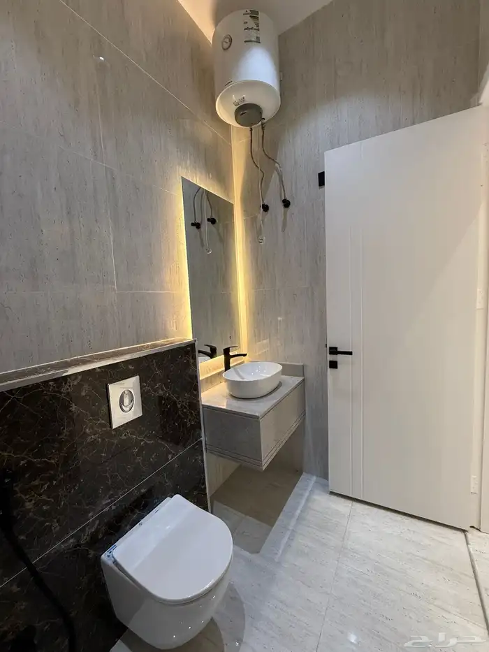 للبيع دور أرضي بحوش خاص 6 غرف مقابل نادي ضمك الرياضي 17